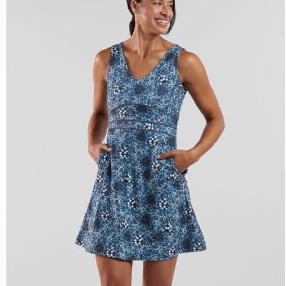 TITLE NINE SIZE MEDIUM NWOT DREAM V NECK DRESS BLUE MAYA - Picture 1 of 13